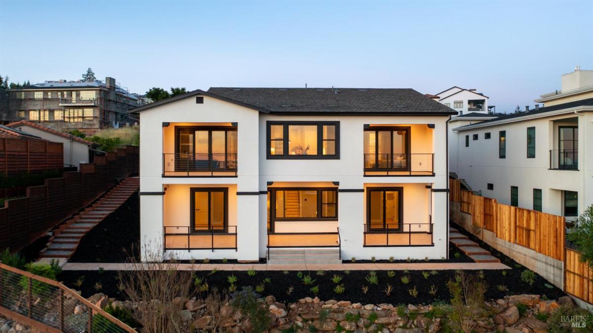 MLS #326022592 img 0