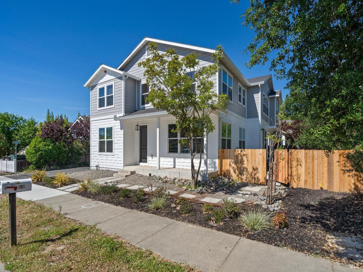 MLS #326022605 img 0