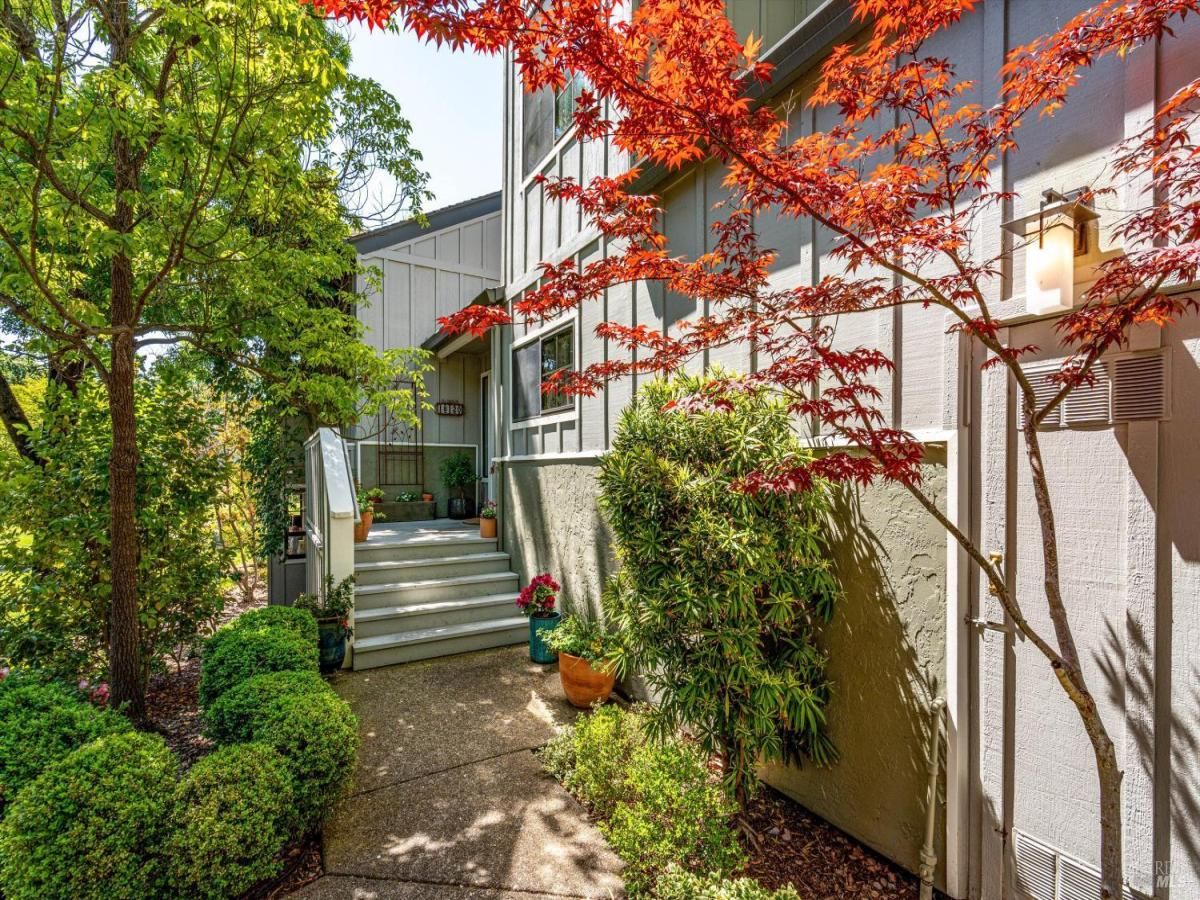 MLS #326023007 img 0