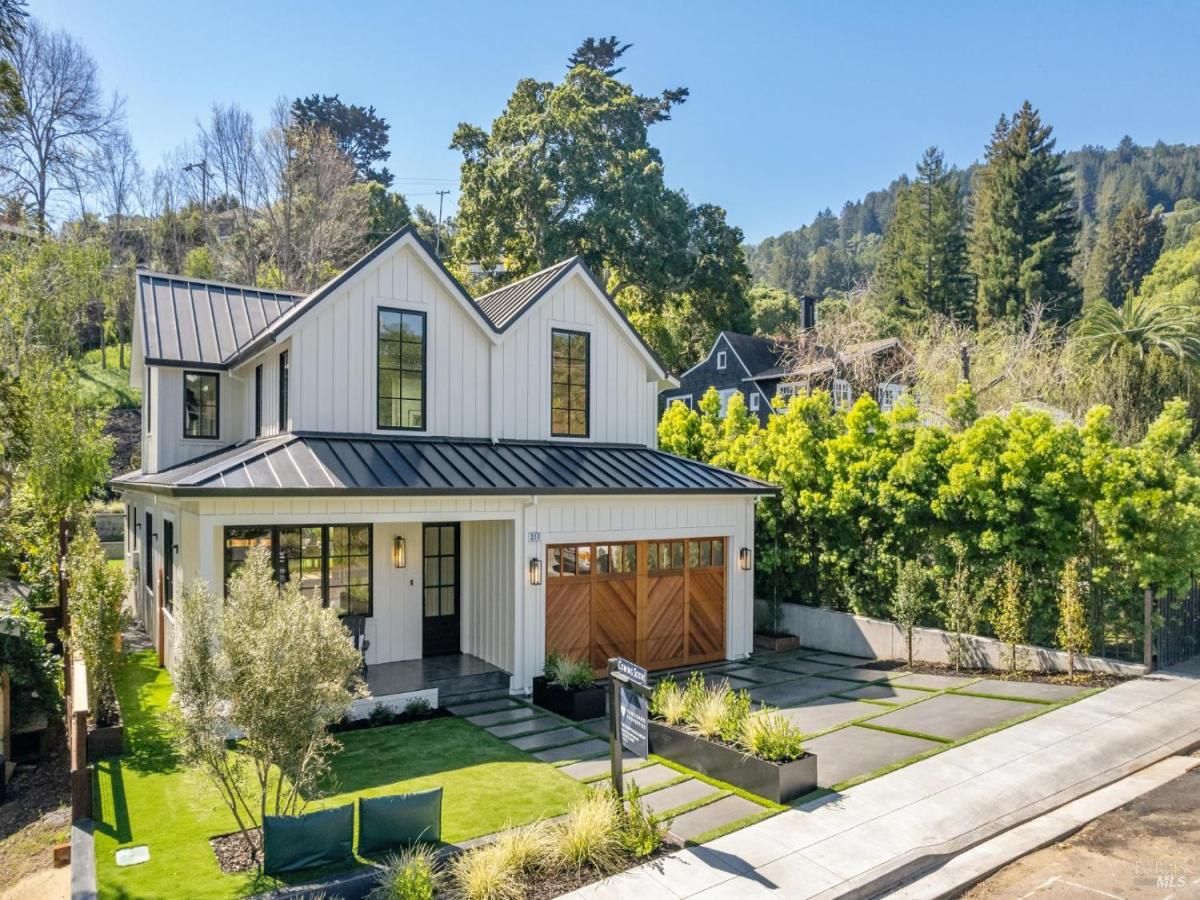 MLS #326023357 img 0