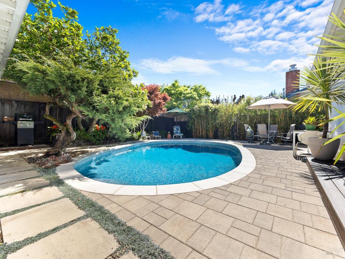 MLS #326023383 img 0