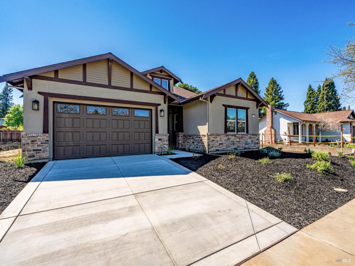 MLS #326023536 img 0