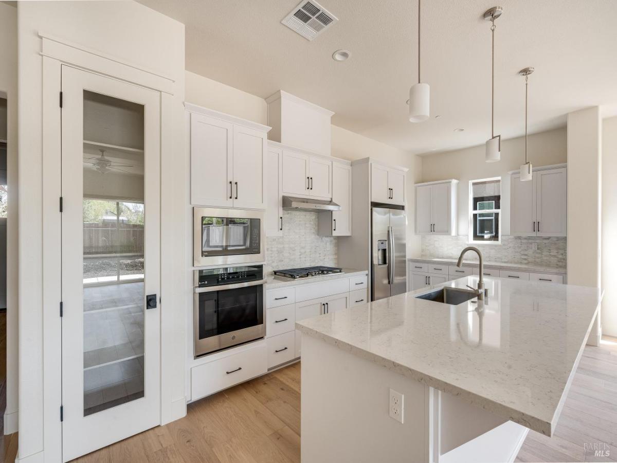 MLS #326023536 img 0