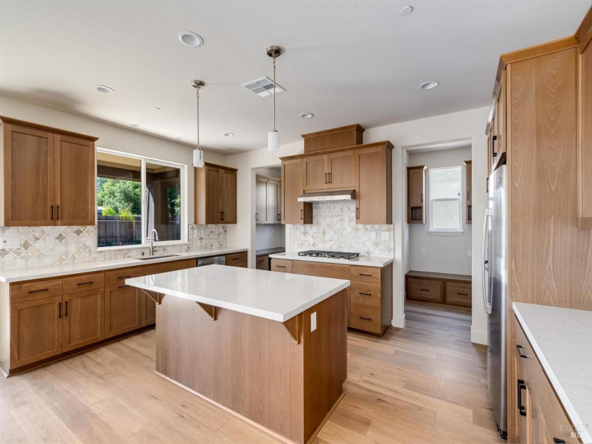 MLS #326023690 img 0