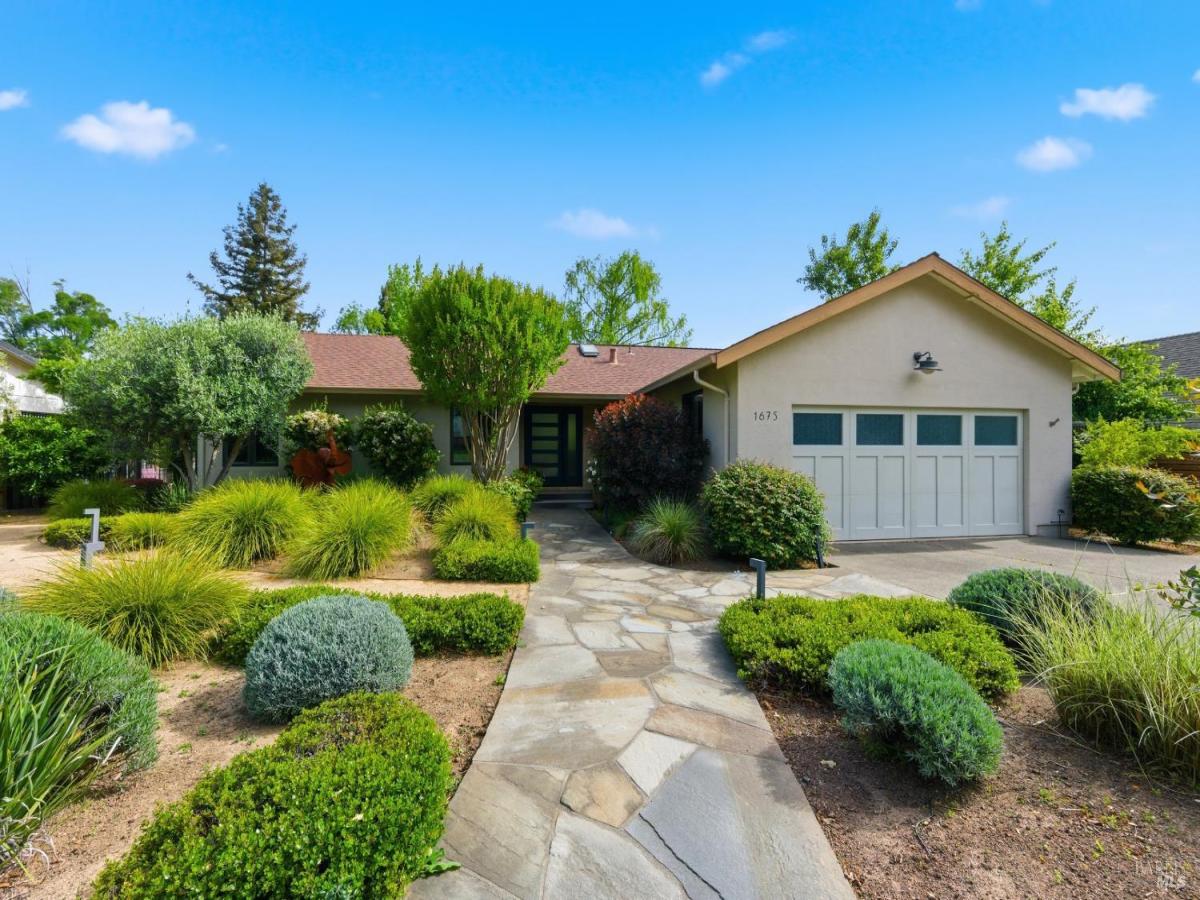 MLS #326023773 img 0