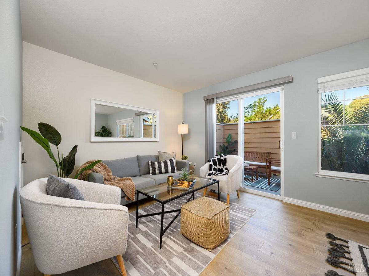 MLS #326024070 img 0