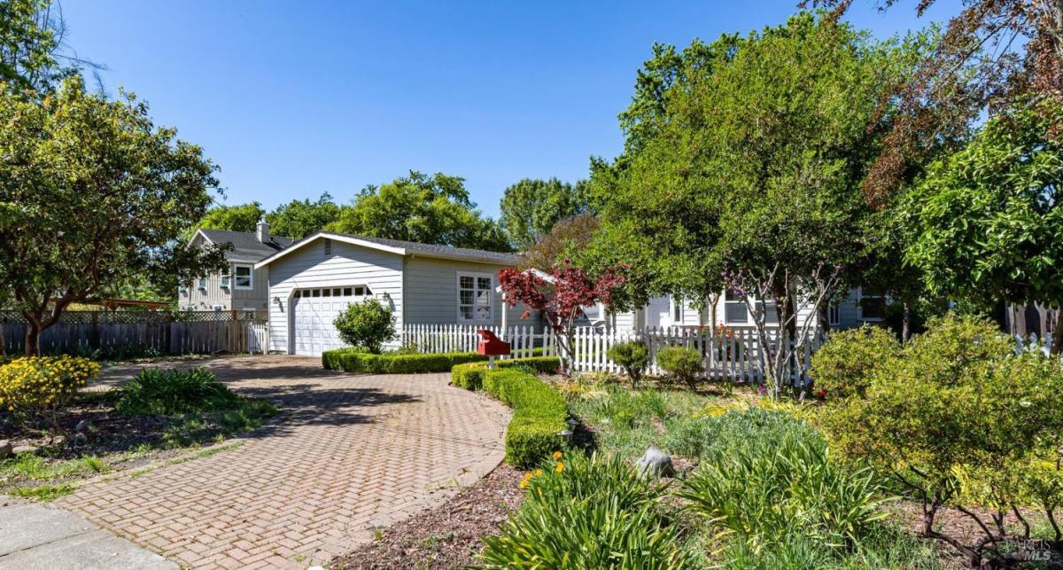 MLS #326024354 img 0