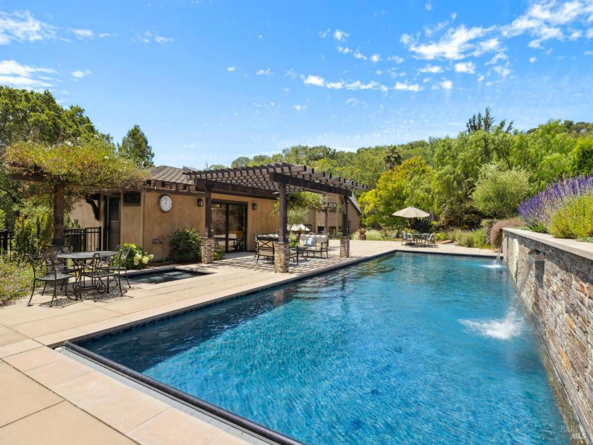 MLS #326024375 img 0