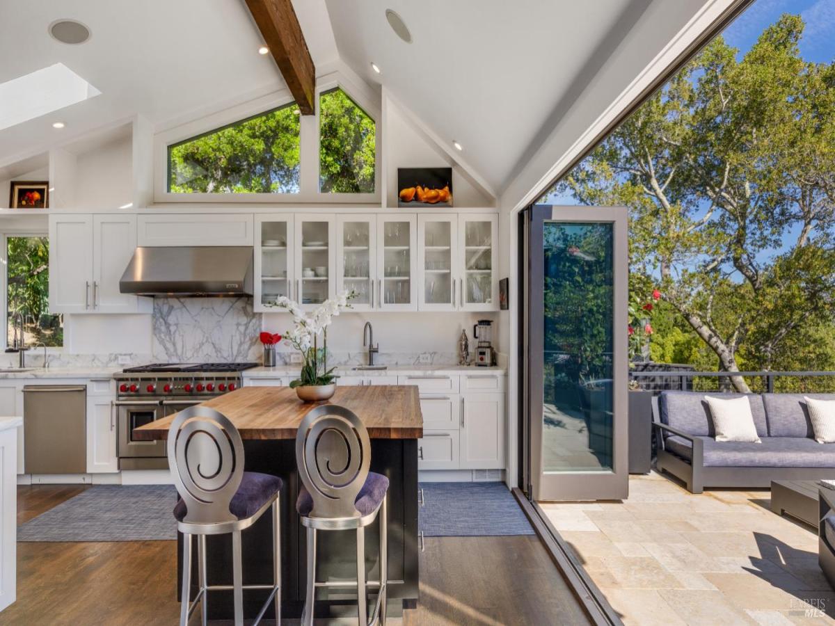 MLS #326024894 img 0