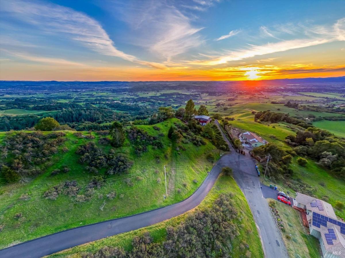 MLS #326025600 img 0