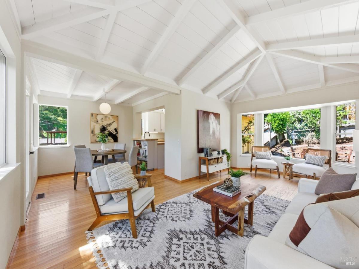 MLS #326025810 img 0