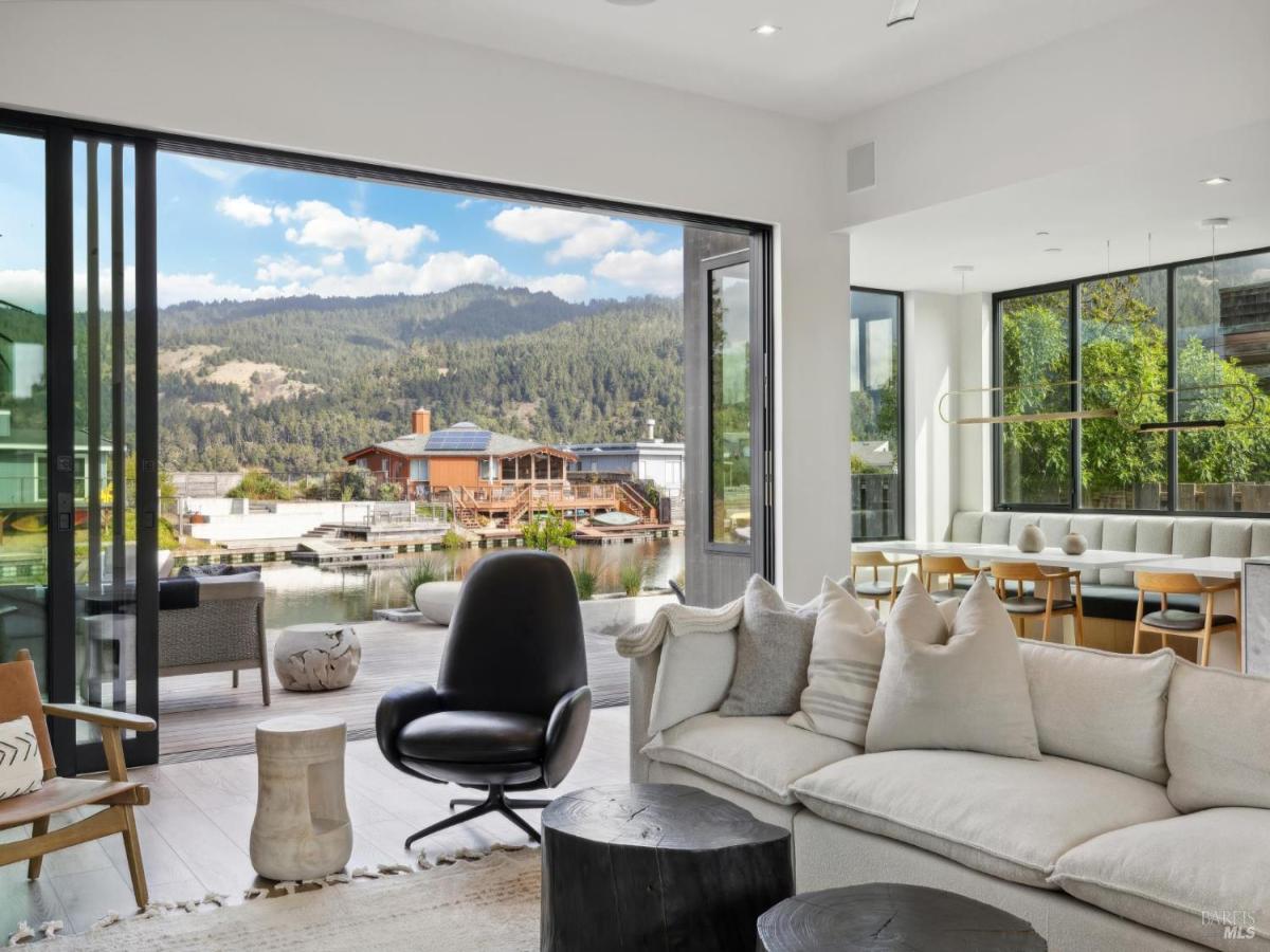 MLS #326025920 img 0