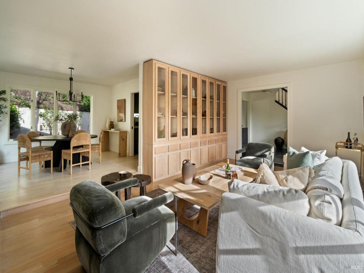 MLS #326026004 img 0