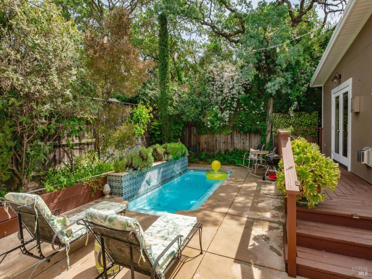 MLS #326026435 img 0