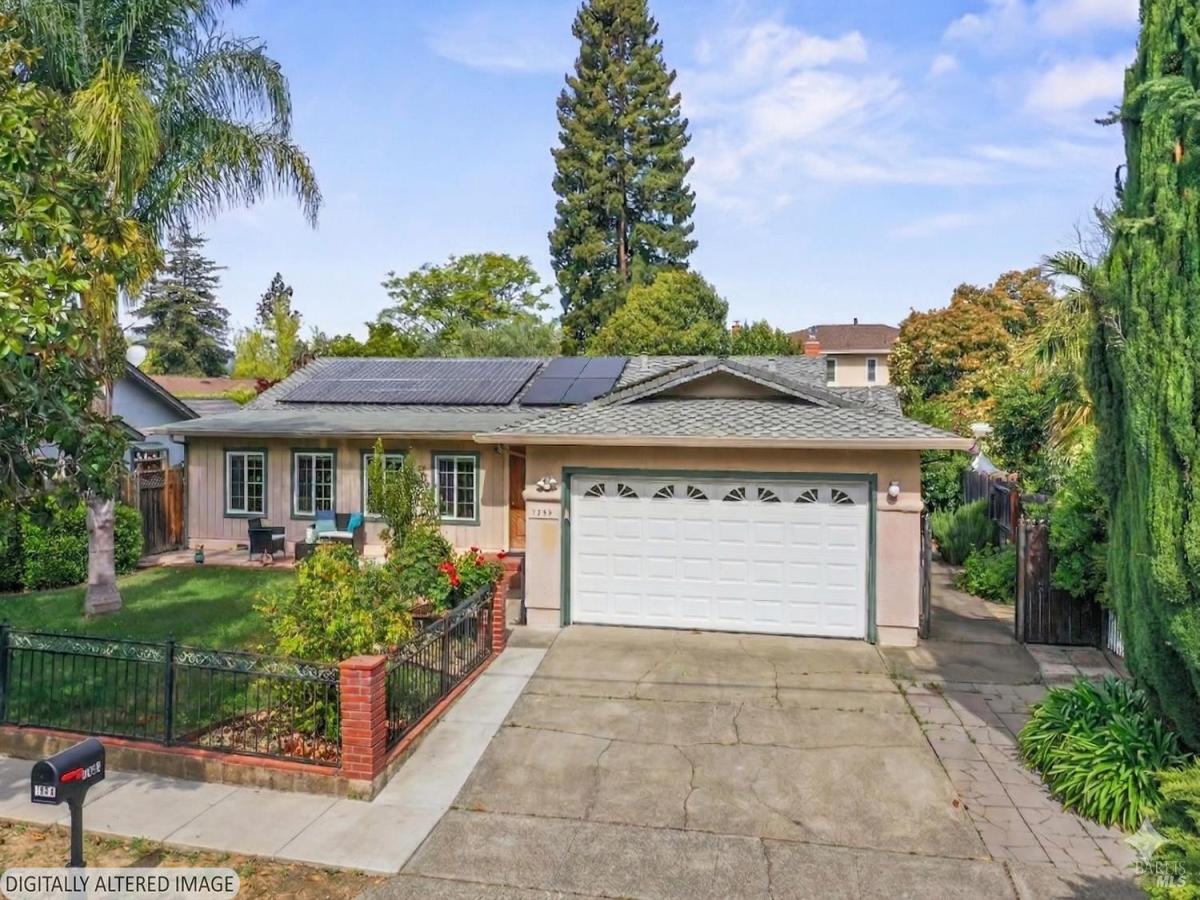 MLS #326026464 img 0