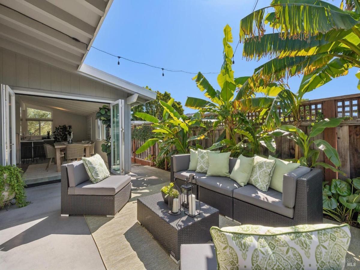 MLS #326026638 img 0