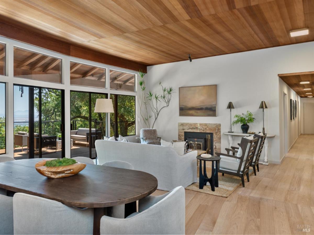 MLS #326026670 img 0