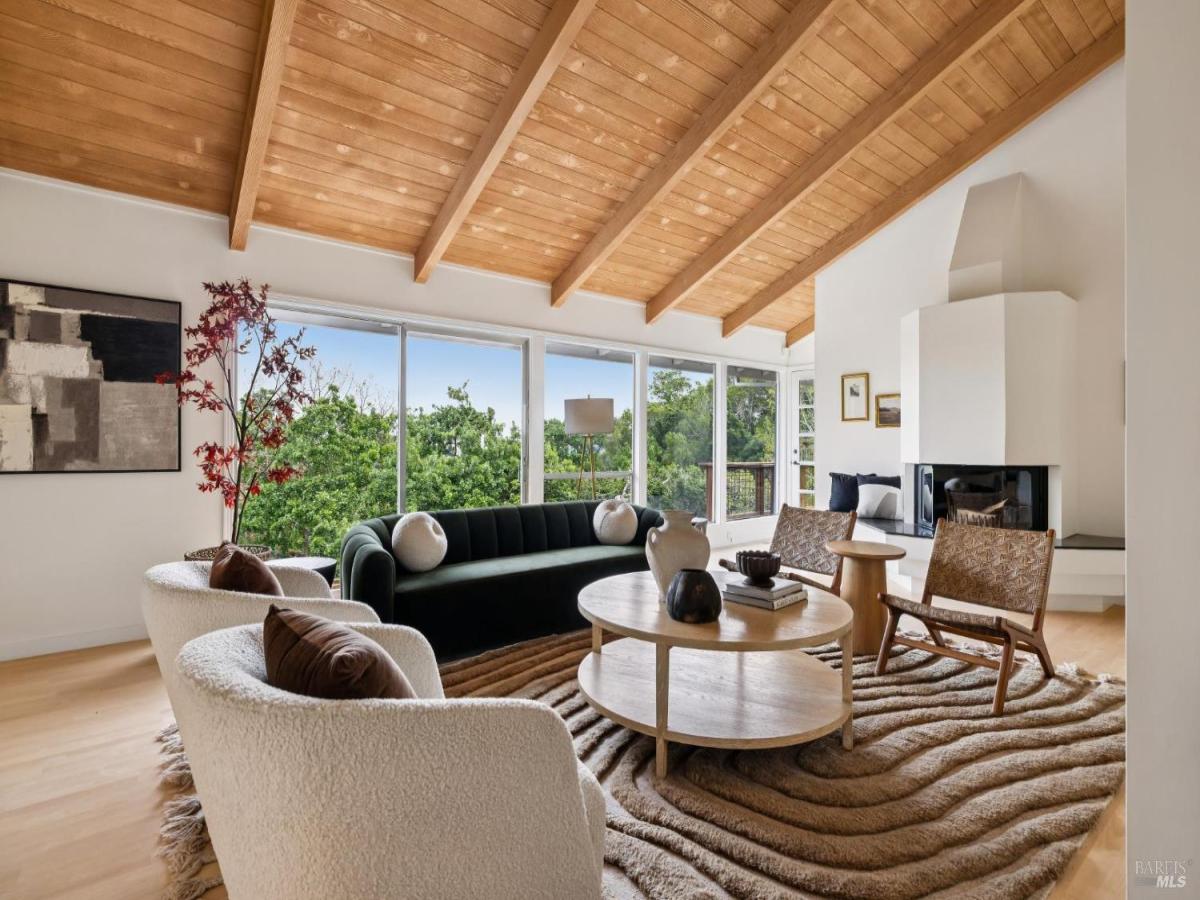 MLS #326026973 img 0