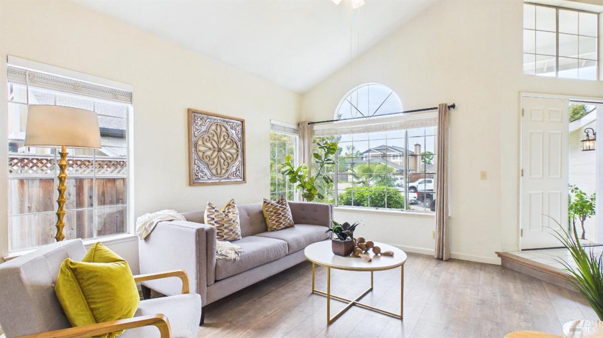 MLS #326027525 img 0