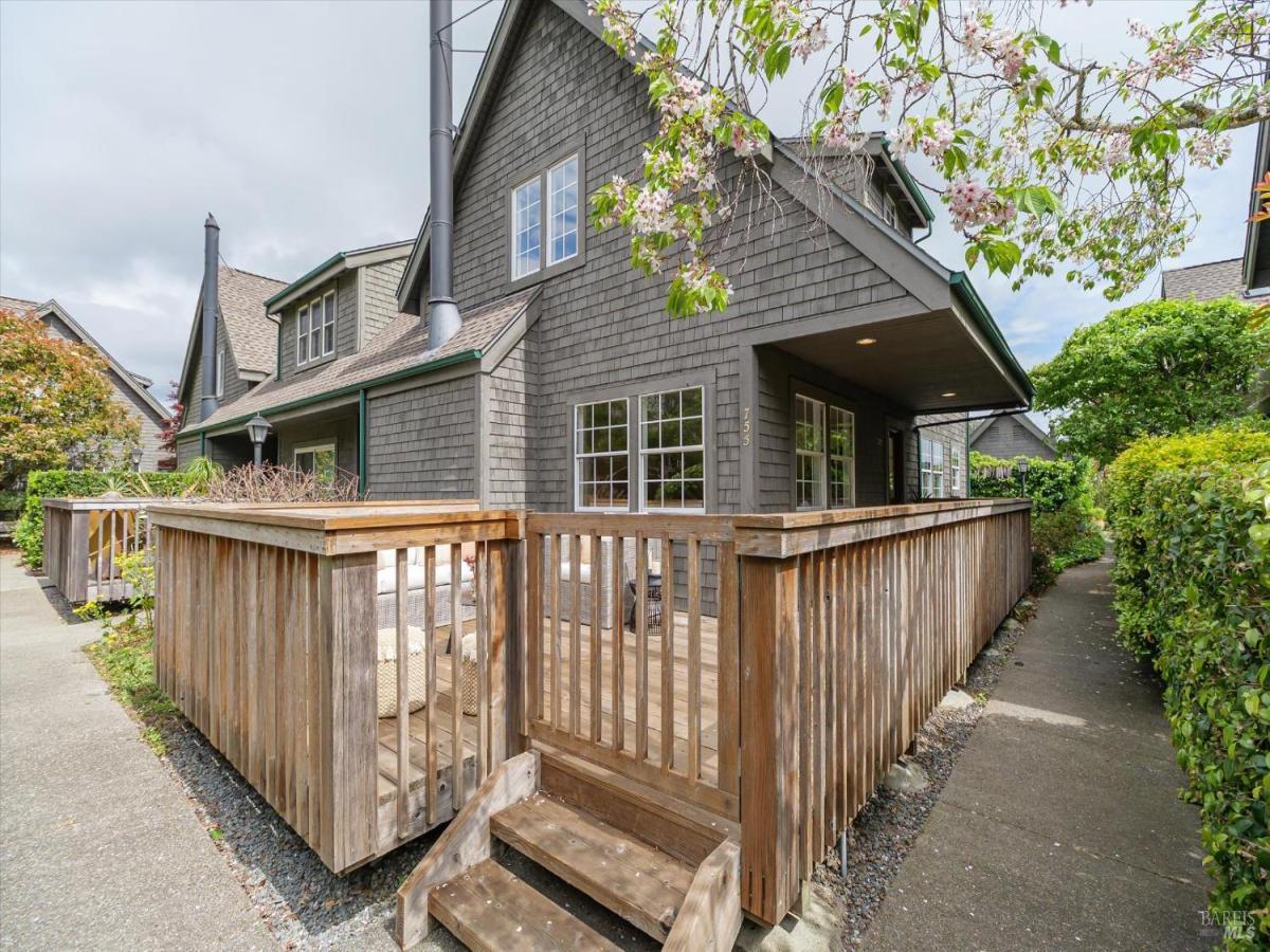 MLS #326027620 img 0