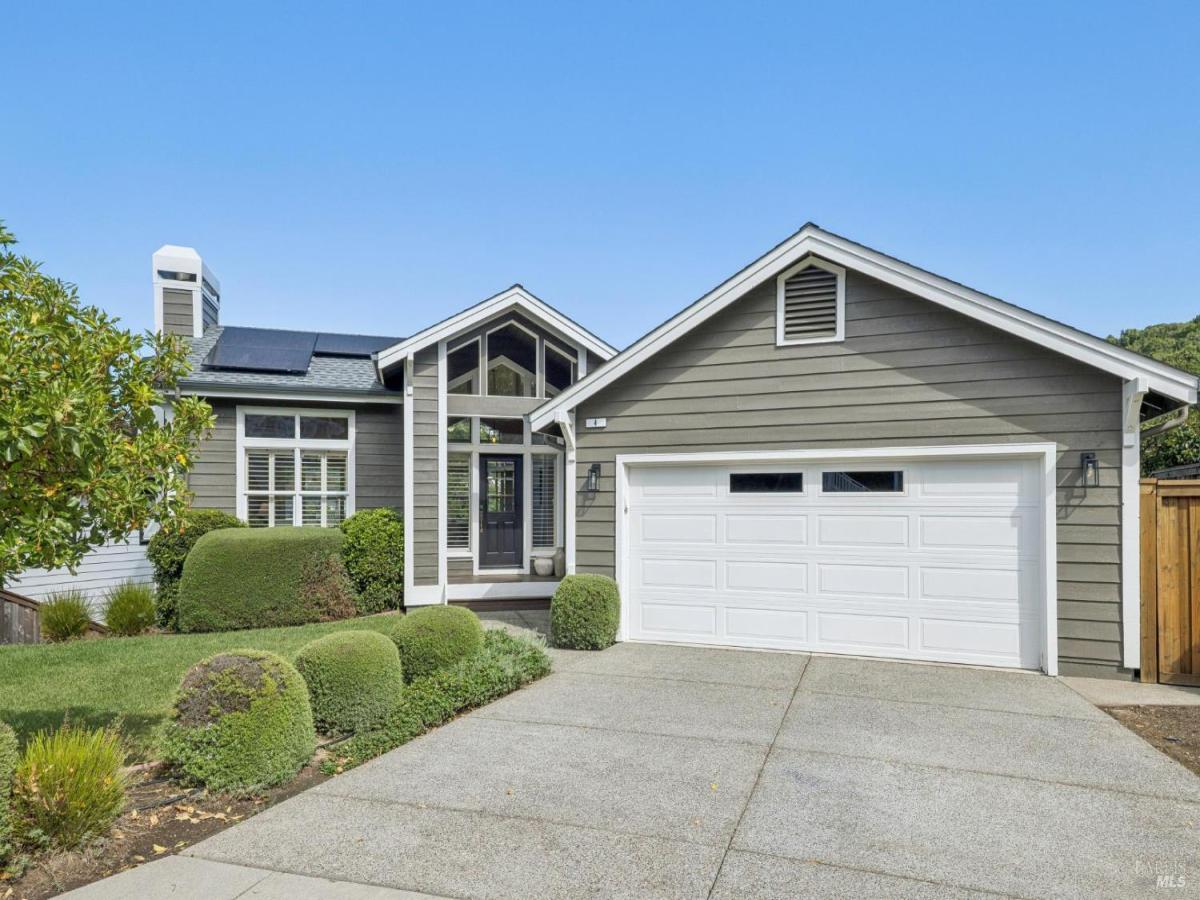 MLS #326027864 img 0