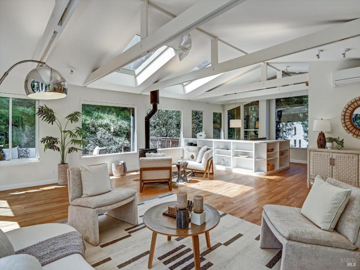 MLS #326027903 img 0