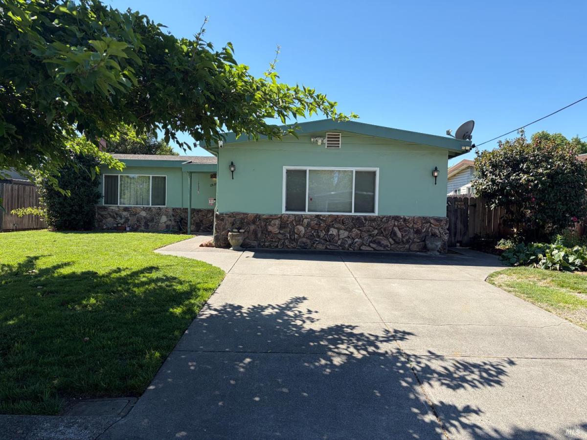 MLS #326028060 img 0