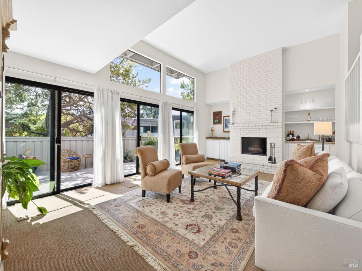 MLS #326028343 img 0