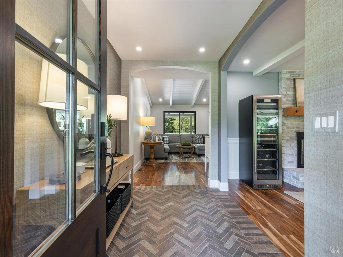 MLS #326028529 img 0