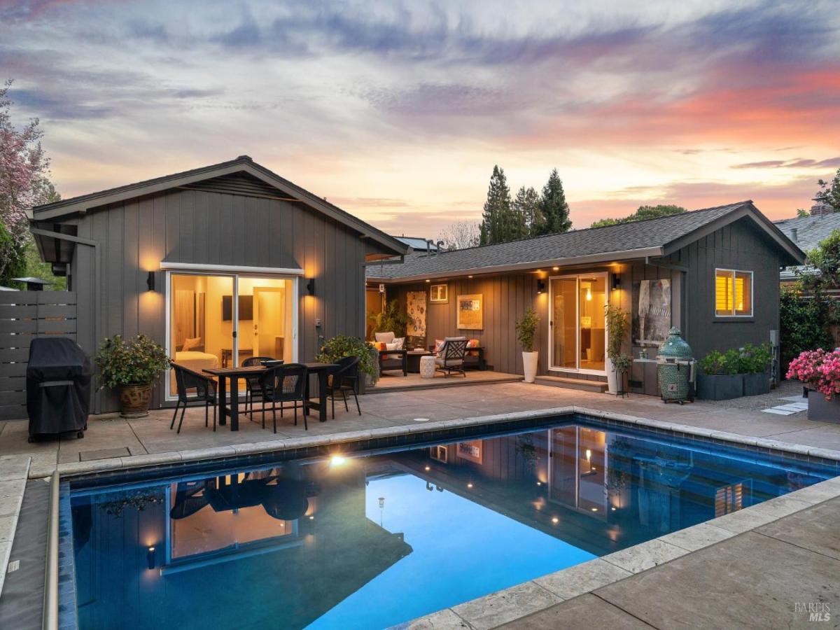 MLS #326028584 img 0