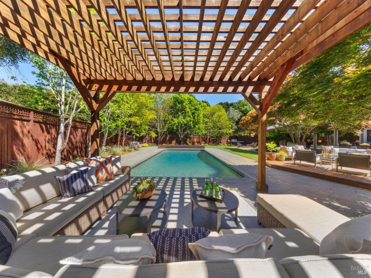 MLS #326028628 img 0