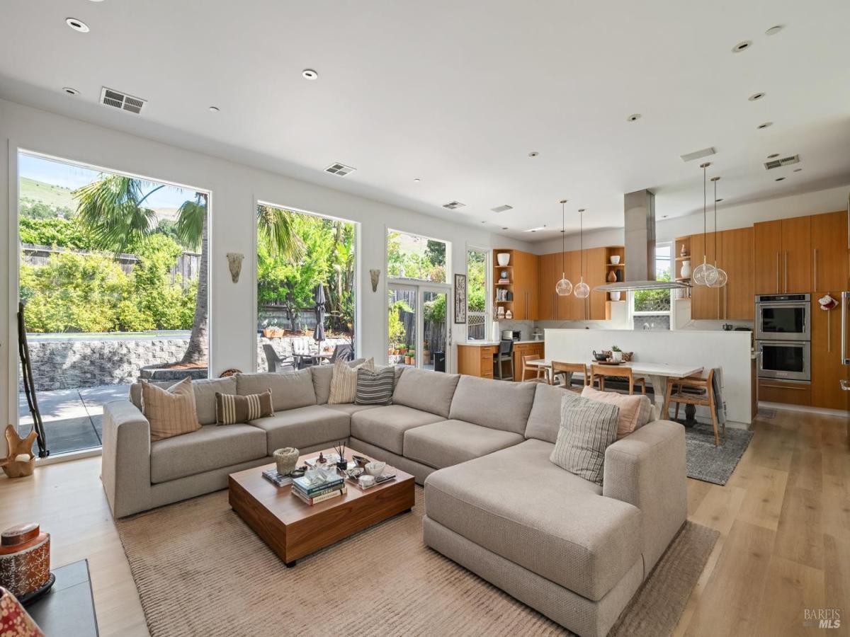 MLS #326028761 img 0