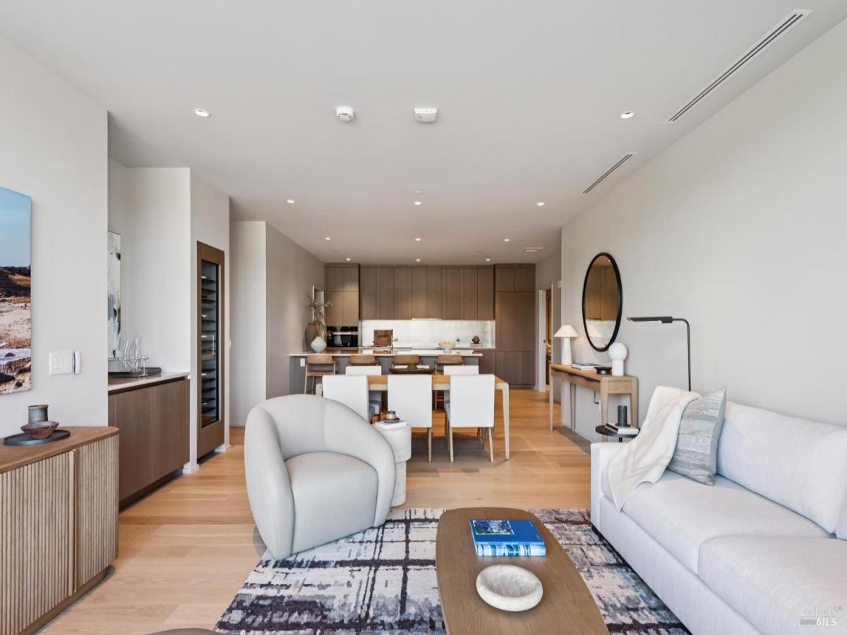 MLS #326029300 img 0