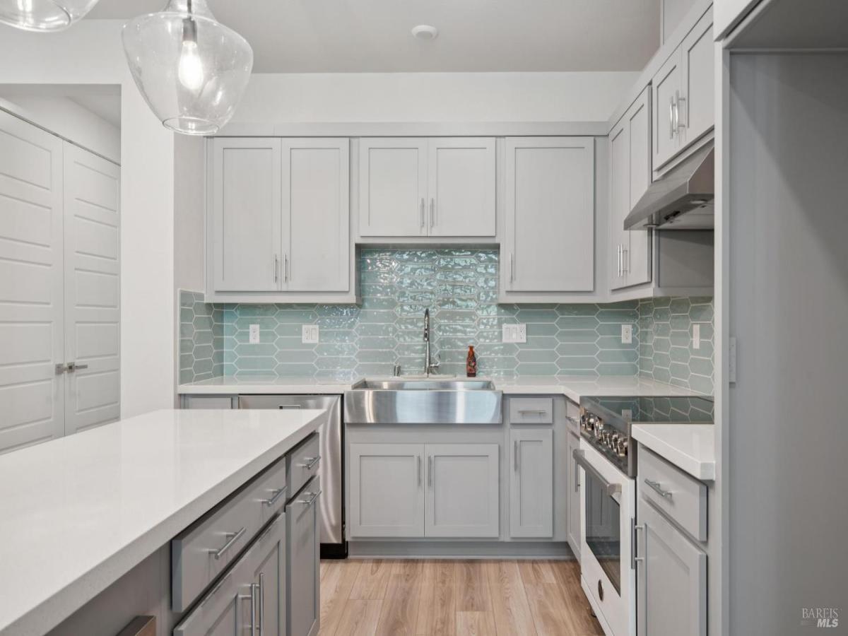 MLS #326030346 img 0