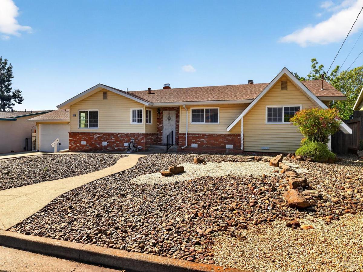 MLS #326030370 img 0