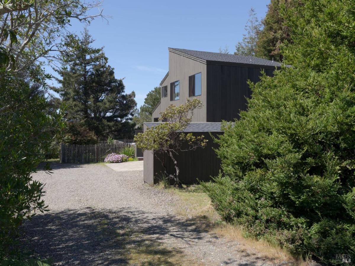 MLS #326030744 img 0