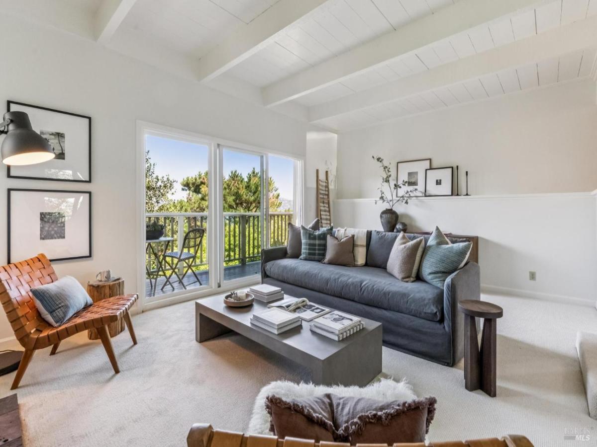 MLS #326031012 img 0