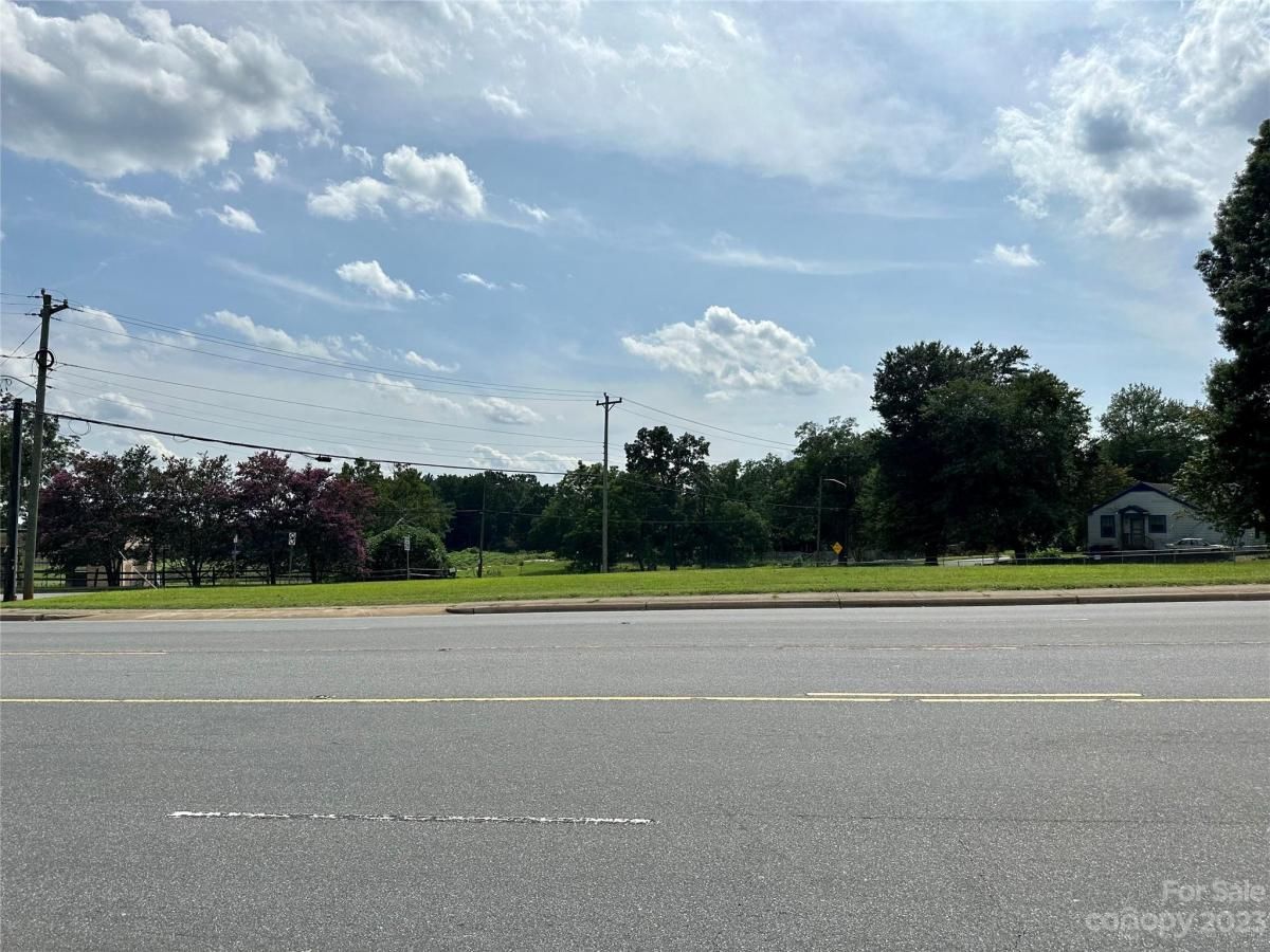 158 Lenoir Rhyne SE Boulevard Hickory NC 28602 CAR4058810