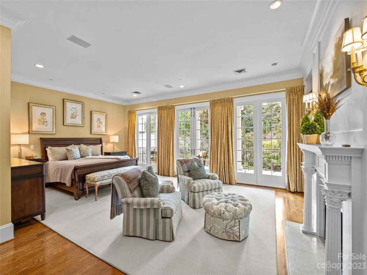 4424 Fox Brook Lane Charlotte NC 28211 CAR4075142