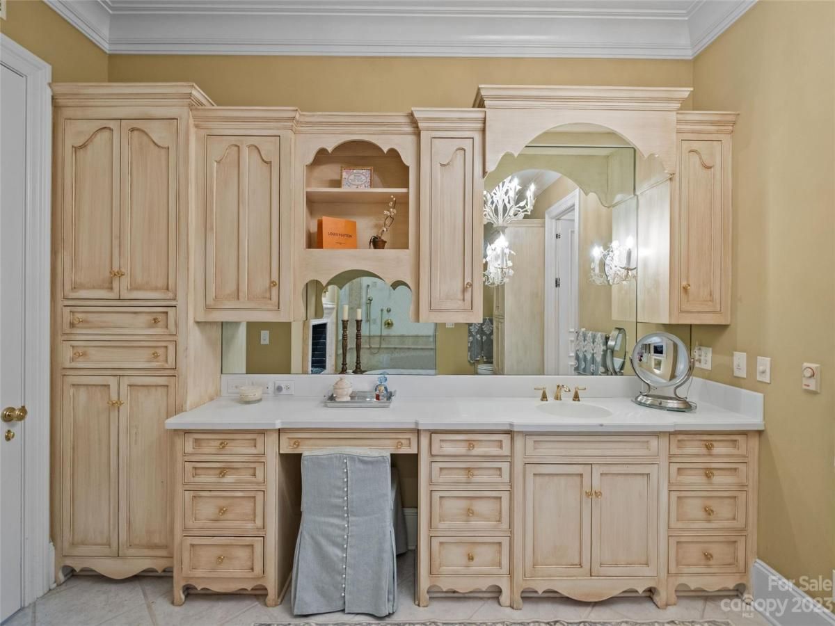 4424 Fox Brook Lane Charlotte NC 28211 CAR4075142