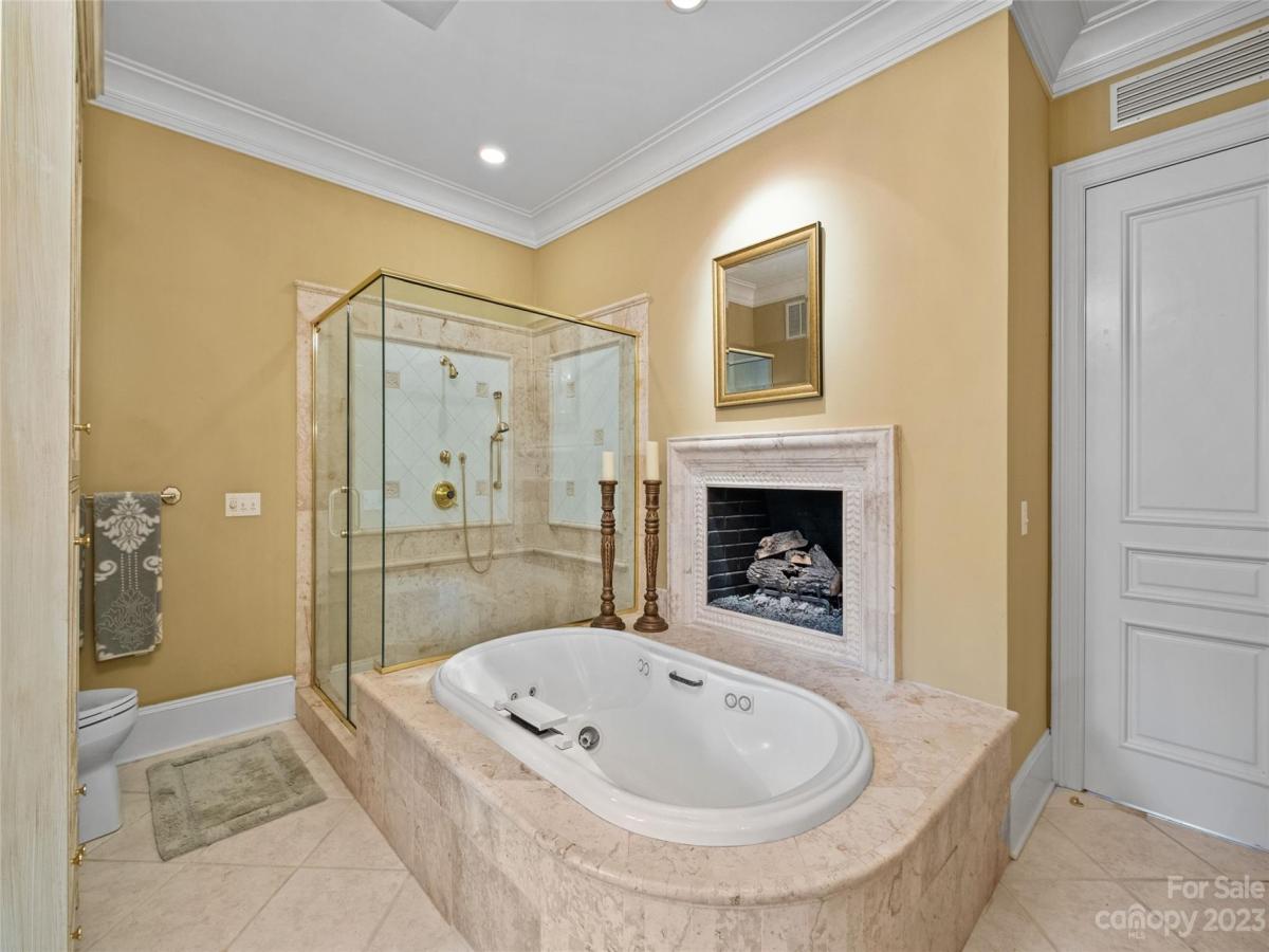 4424 Fox Brook Lane Charlotte NC 28211 CAR4075142