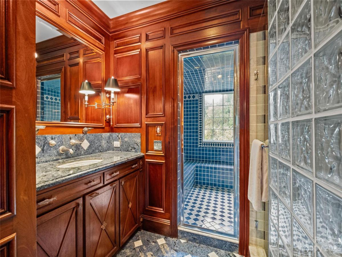 4424 Fox Brook Lane Charlotte NC 28211 CAR4075142