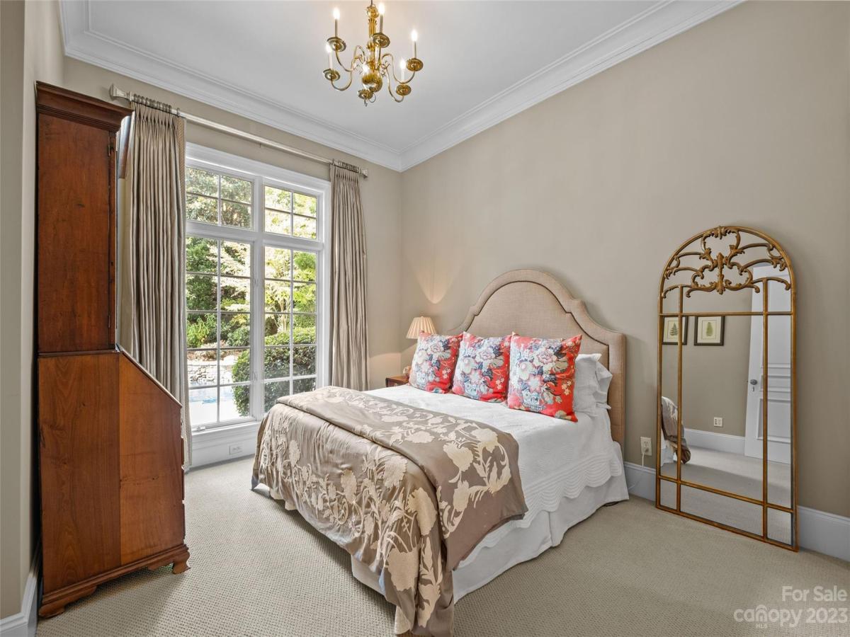 4424 Fox Brook Lane Charlotte NC 28211 CAR4075142