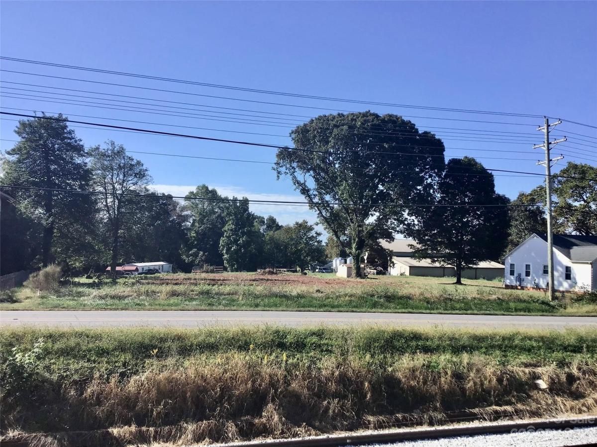 Hickory Highway Statesville NC 28677 CAR4020403