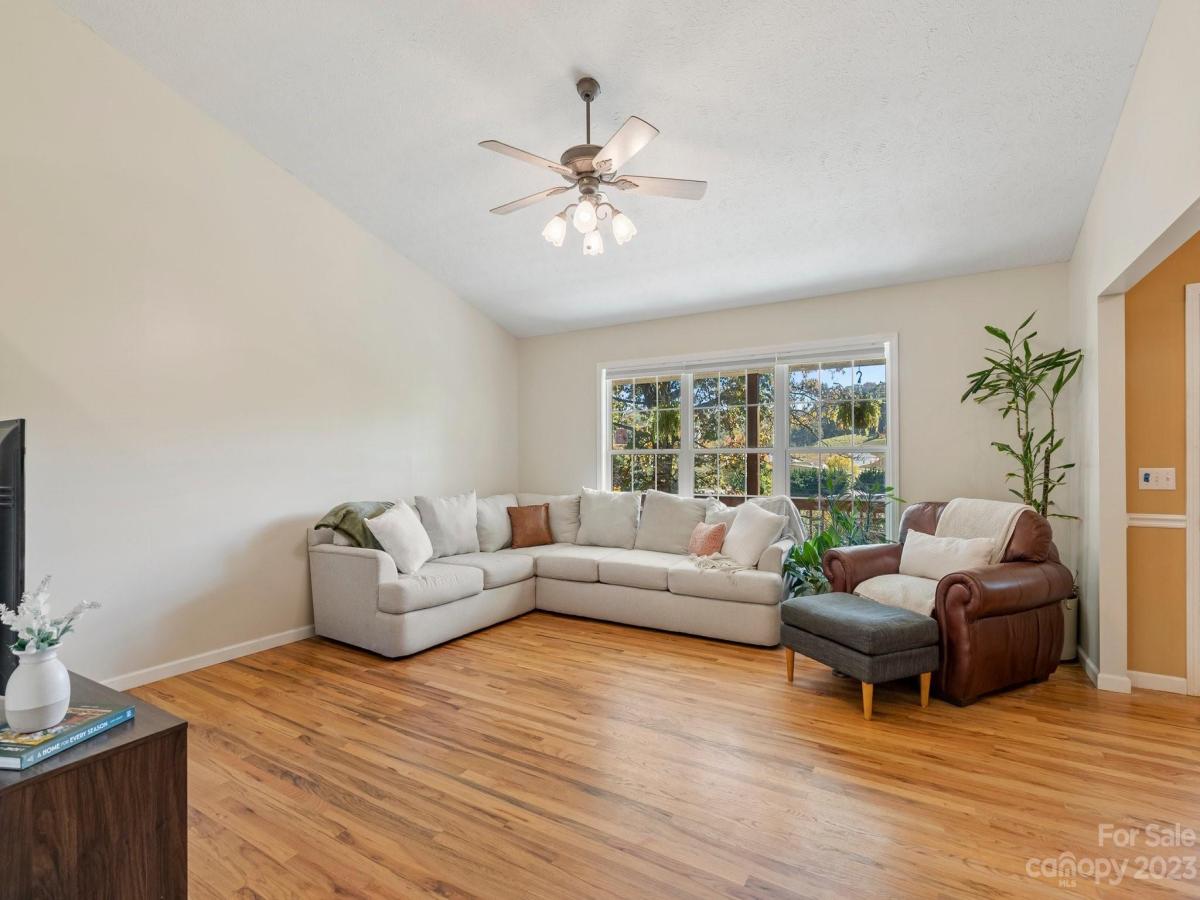 96 Mauney Cove Road Waynesville NC 28786 CAR4076740