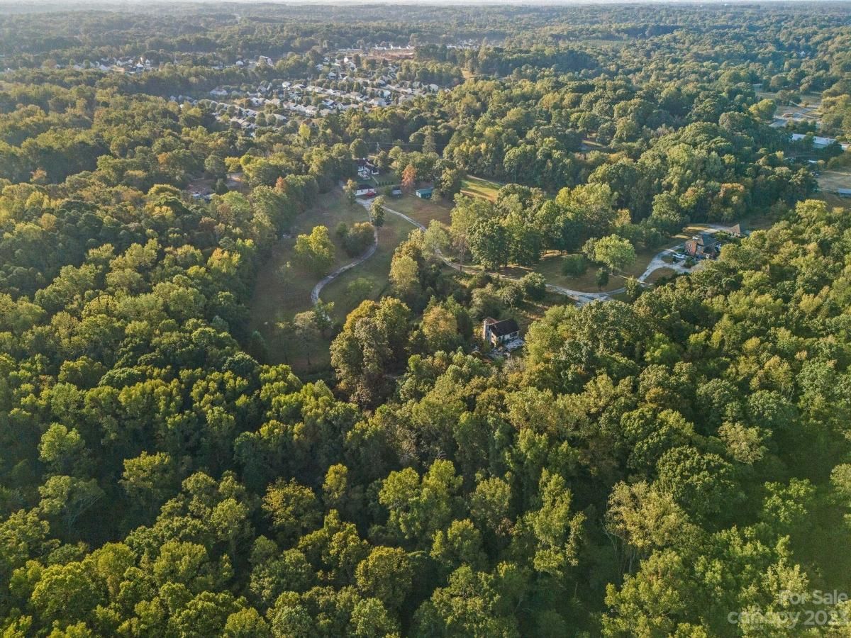 2221 Miranda Road Charlotte NC 28216 CAR4079214