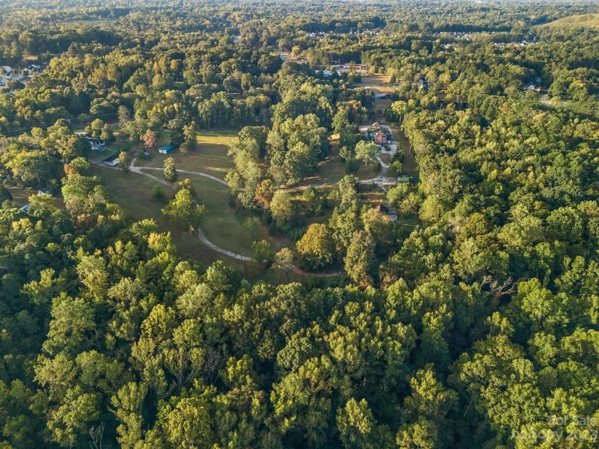 2221 Miranda Road Charlotte NC 28216 CAR4079214