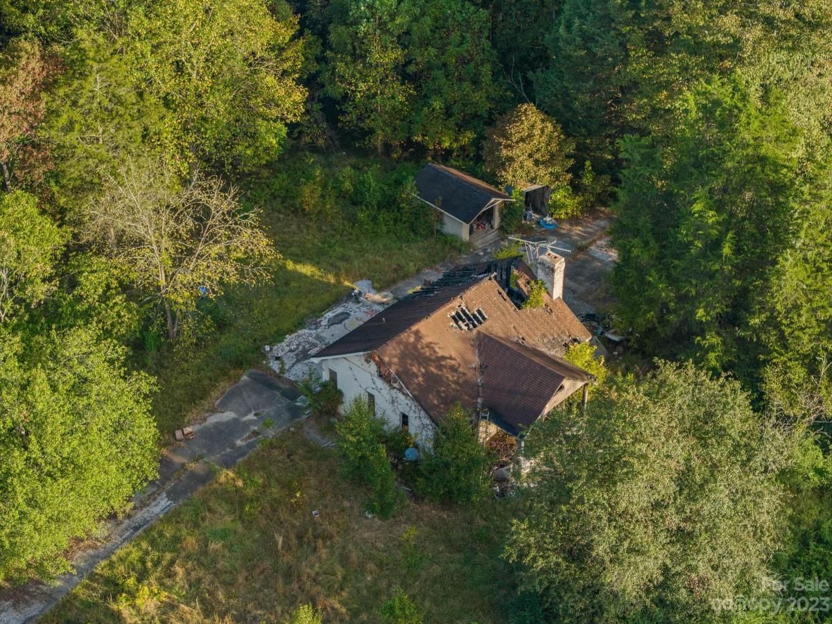 2221 Miranda Road Charlotte NC 28216 CAR4079214