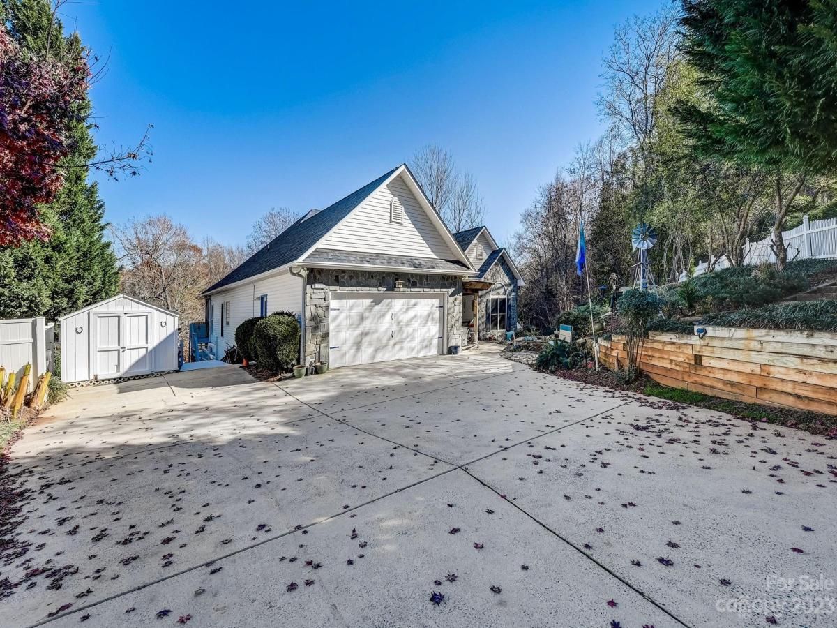 1005 Glade Spring Court Belmont NC 28012 CAR4062911