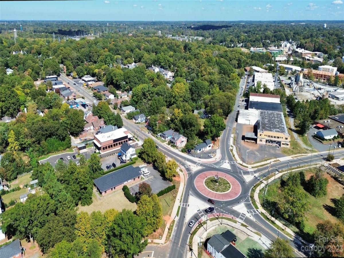 2004 B Avenue Charlotte NC 28216 CAR3897958